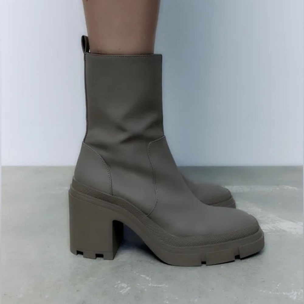 ZARA RUBBERIZED HEELED ANKLE BOOTS